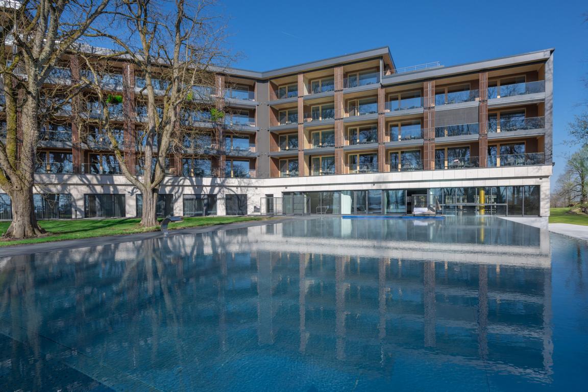 Buff Medical Resort Teilansicht, Blick vom Außenpool