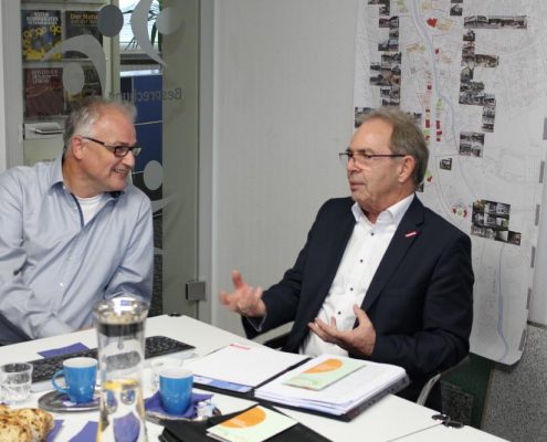 Architekt Michael Rebholz im Gespräch mit Handwerkskammerpräsident Gotthard Reiner
