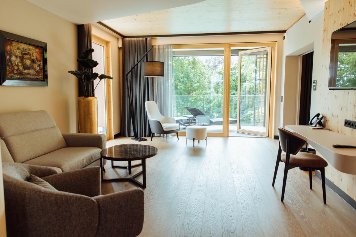 Blick aus dem Zimmer in den Park