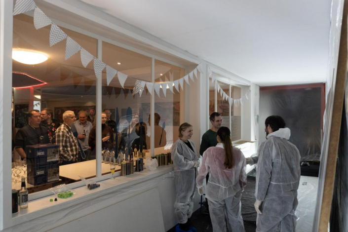 Rebholz Weihnachtsfeier 2025 – Jedes Sprayen wird genau beobachtet Rebholz Weihnachtsfeier 2025 - Jedes Sprayen wird genau beobachtet