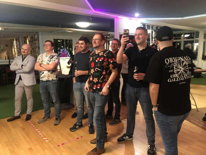 Rebholz Weihnachtsfeier 2025 – Jedes Sprayen wird genau beobachtet Rebholz Weihnachtsfeier 2025 - Jedes Sprayen wird genau beobachtet